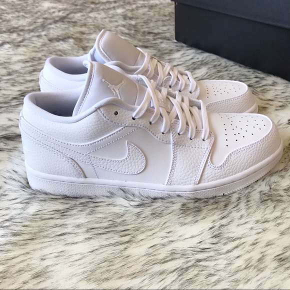 Men’s Nike Air Jordan 1 Retro Low "Triple White" - Picture 5 of 9